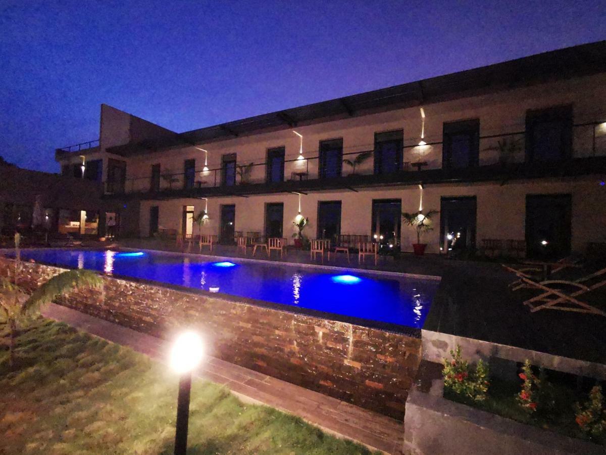 Hotel Au Bord De L'Eau Bamako Exterior foto